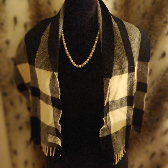 C. B. M. 🇮🇹 Italian scarf - Picture 2 of 3